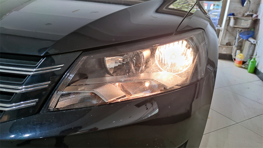 Passat halogen light